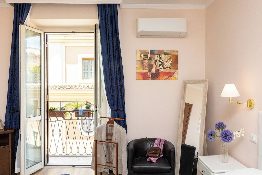Rome To Stay Triple Room 22