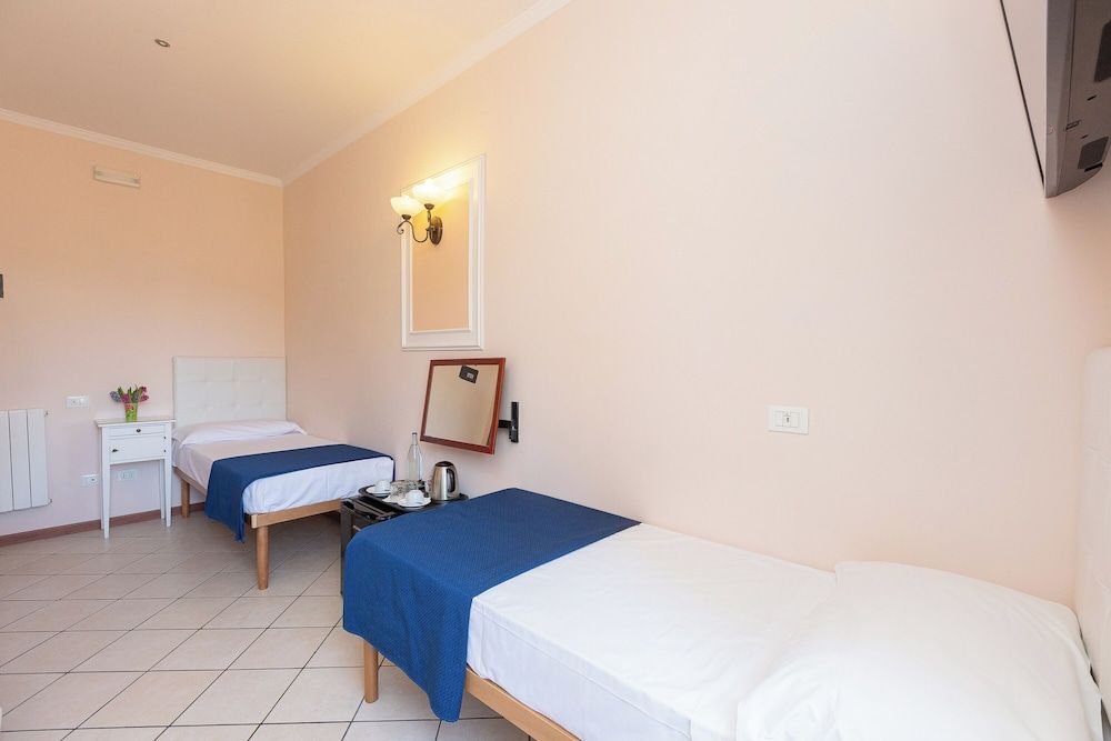 Rome To Stay Twin Room (2 Single Beds) 4