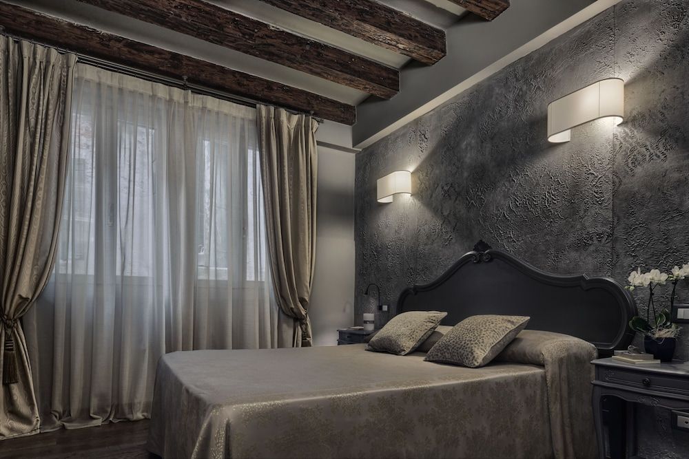 Locanda Fiorita Classic Double Room with External Private Bathroom 2