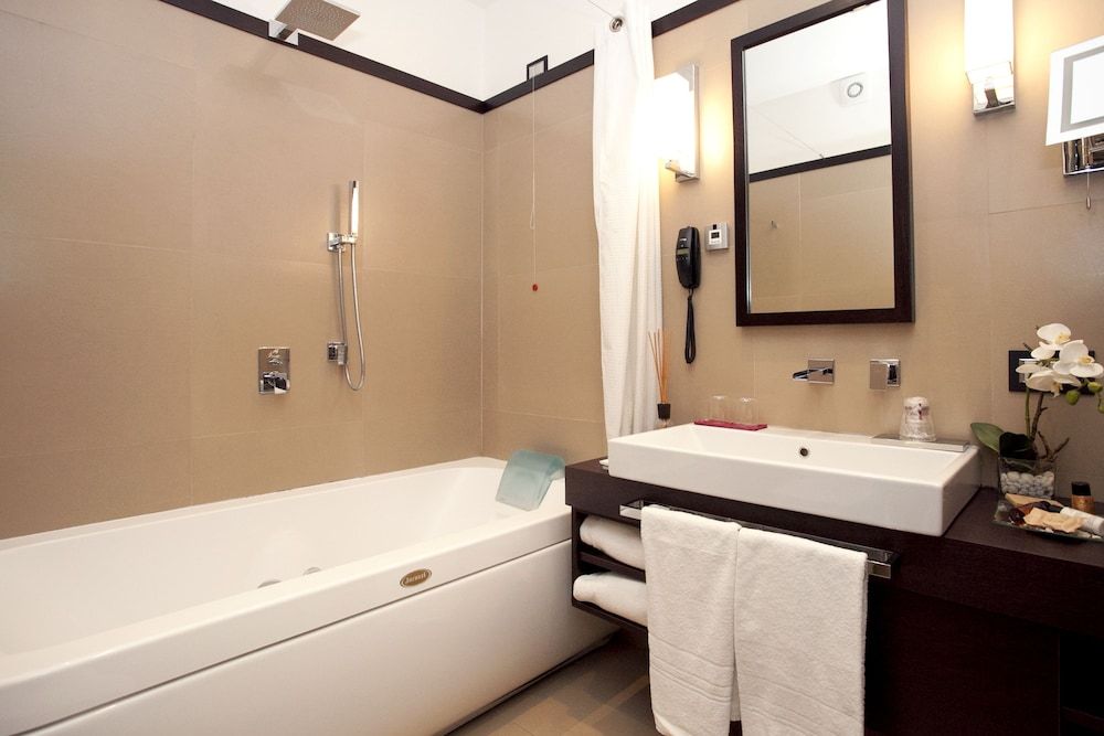 Les Fleurs Luxury House Deluxe Double Room 2