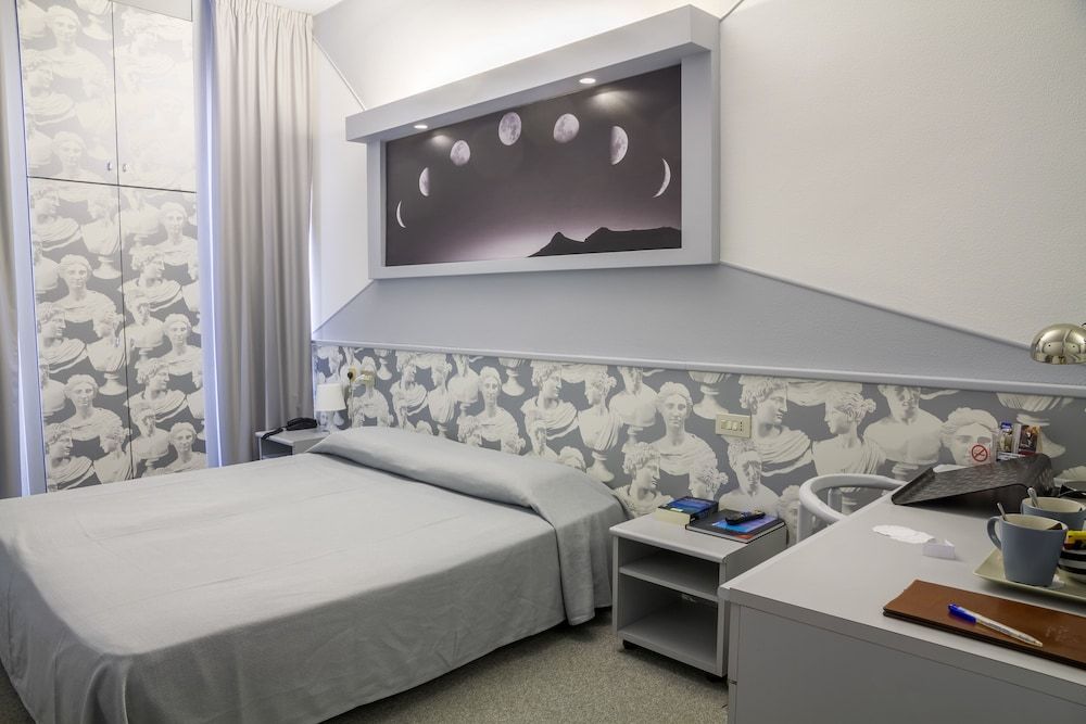 Hotel Italia Double Room, 1 Queen Bed 4