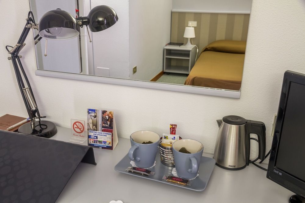 Hotel Italia Double Room, 1 Queen Bed 16