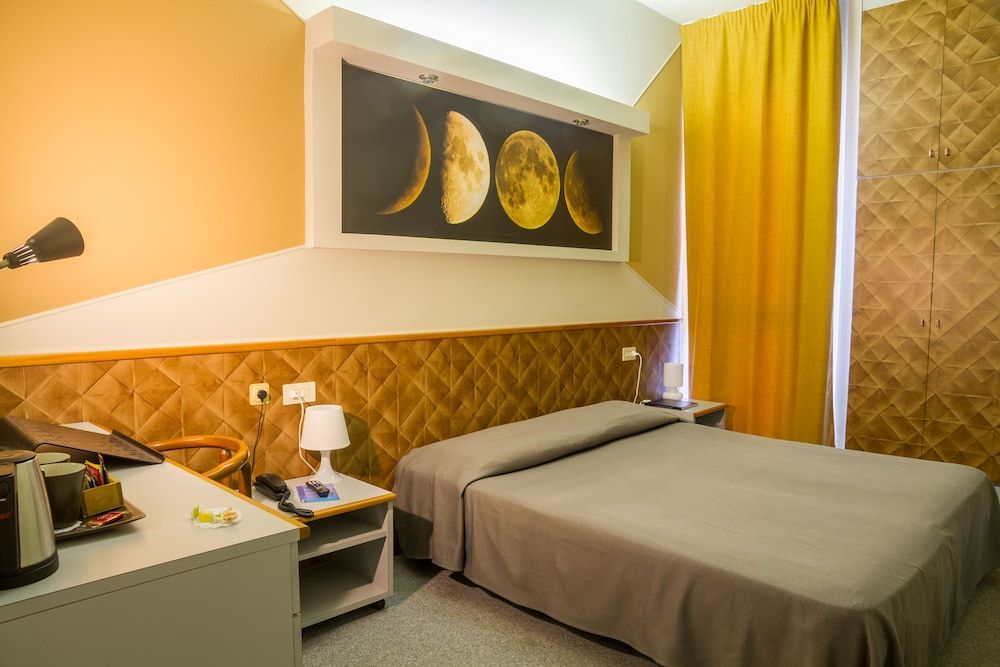 Hotel Italia Double Room, 1 Queen Bed 8