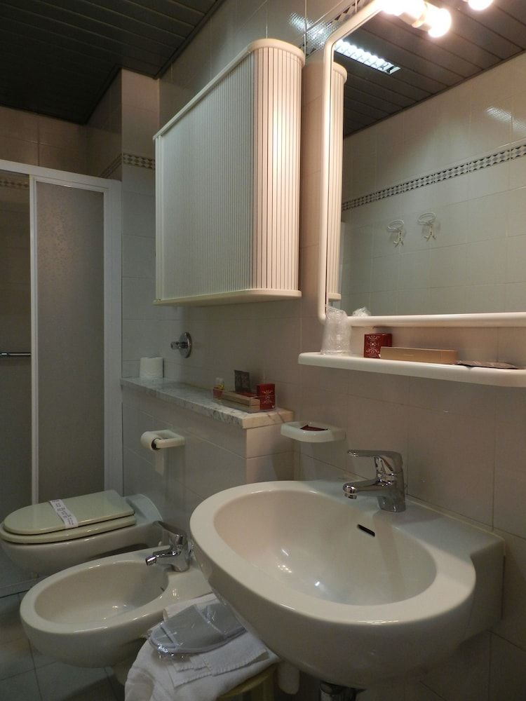 Hotel Italia Triple Room 4