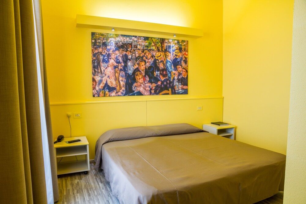 Hotel Italia Double Room, 1 Queen Bed 9