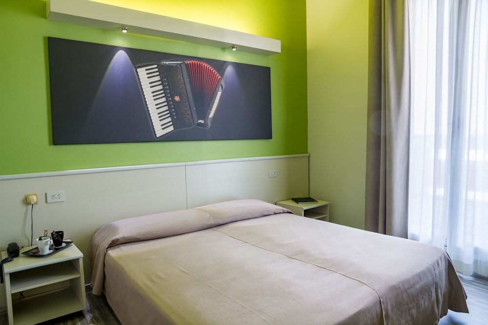 Hotel Italia Double Room, 1 Queen Bed 13