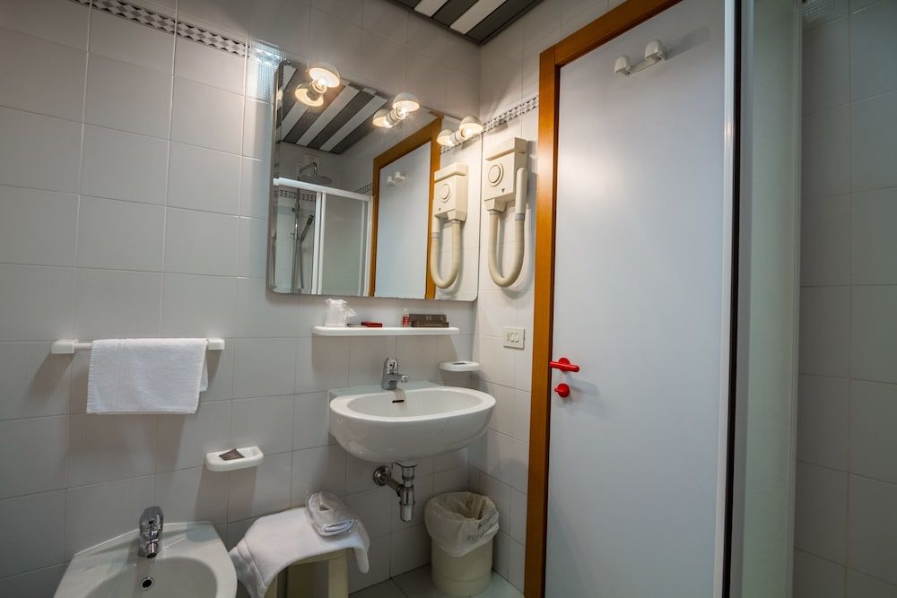 Hotel Italia Double Room, 1 Queen Bed 18