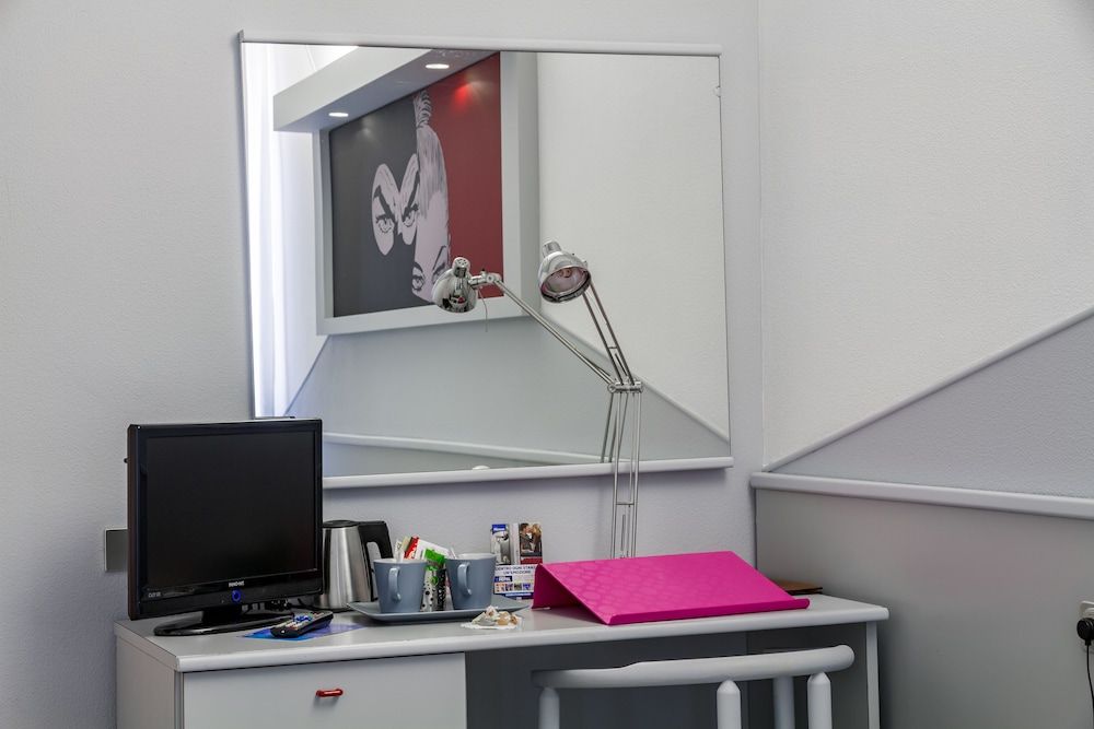 Hotel Italia Double Room, 1 Queen Bed 14