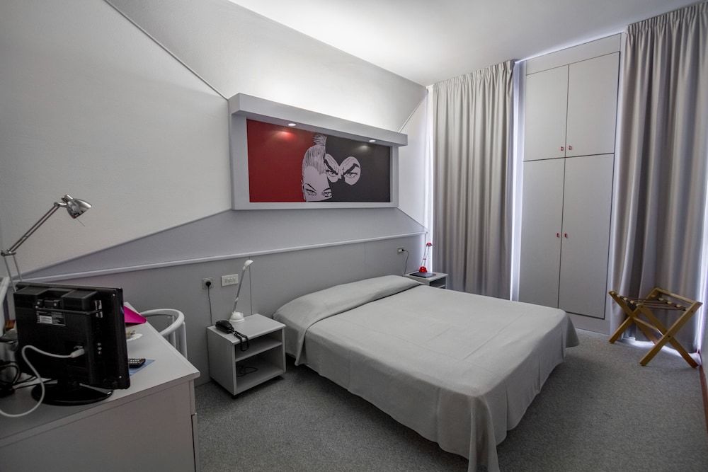 Hotel Italia Double Room, 1 Queen Bed 12