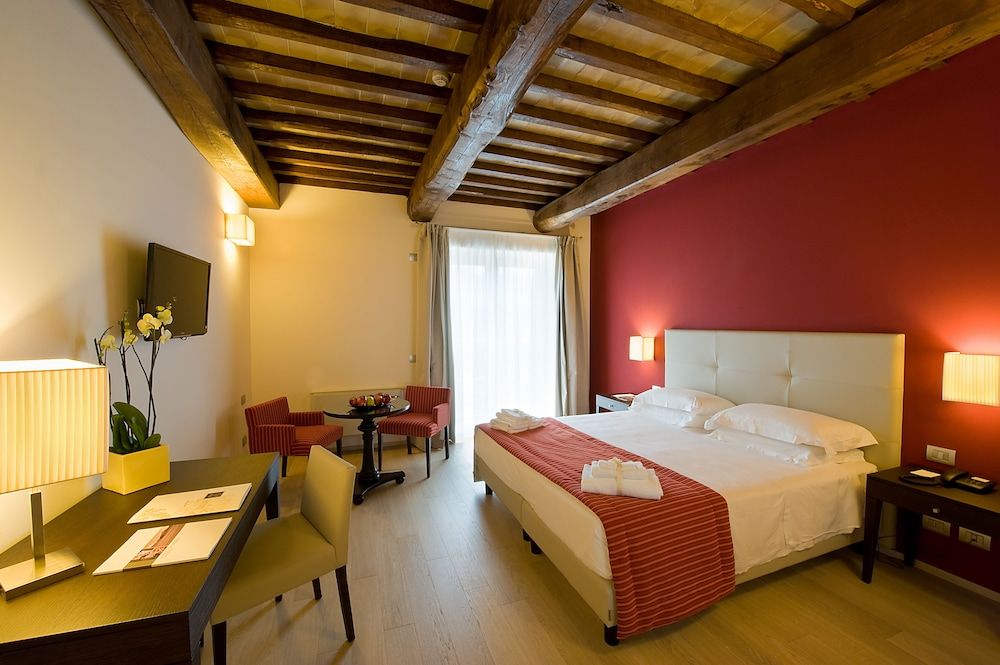 Relais dell'Olmo Deluxe Triple Room 3