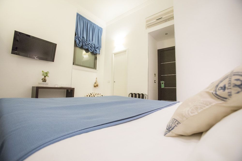 BBQueen Double Room (with extra bed) 4