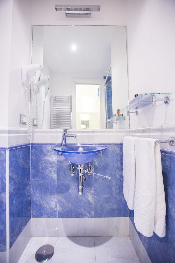 BBQueen Double Room (with extra bed) 7