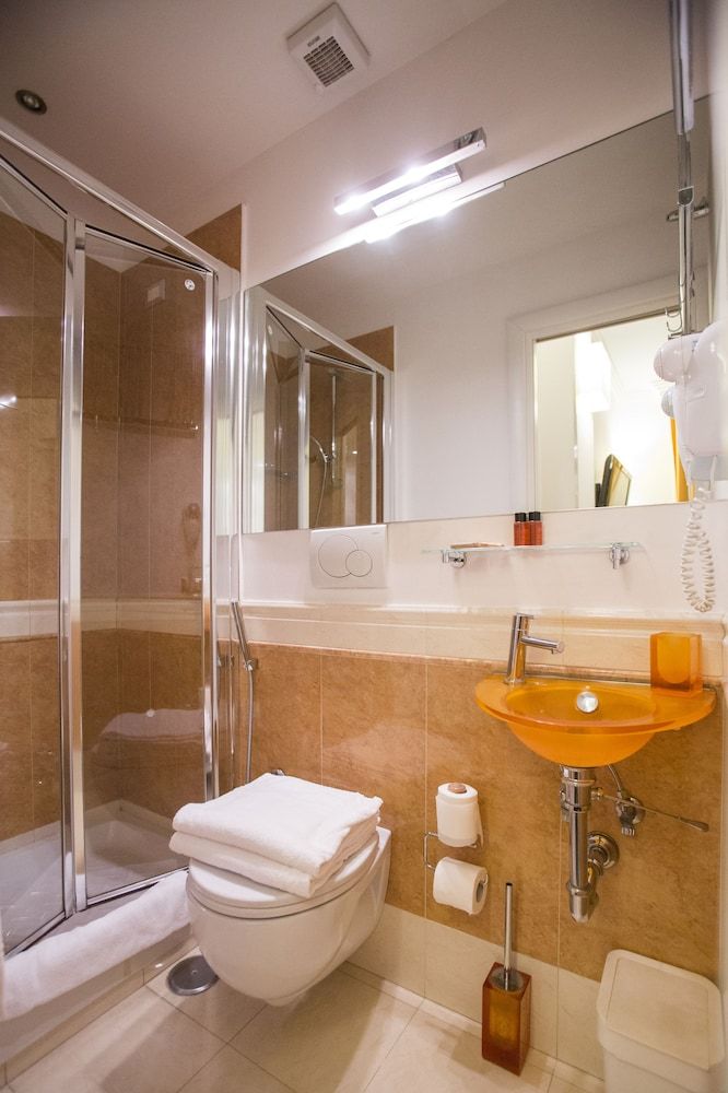 BBQueen Double Room 6