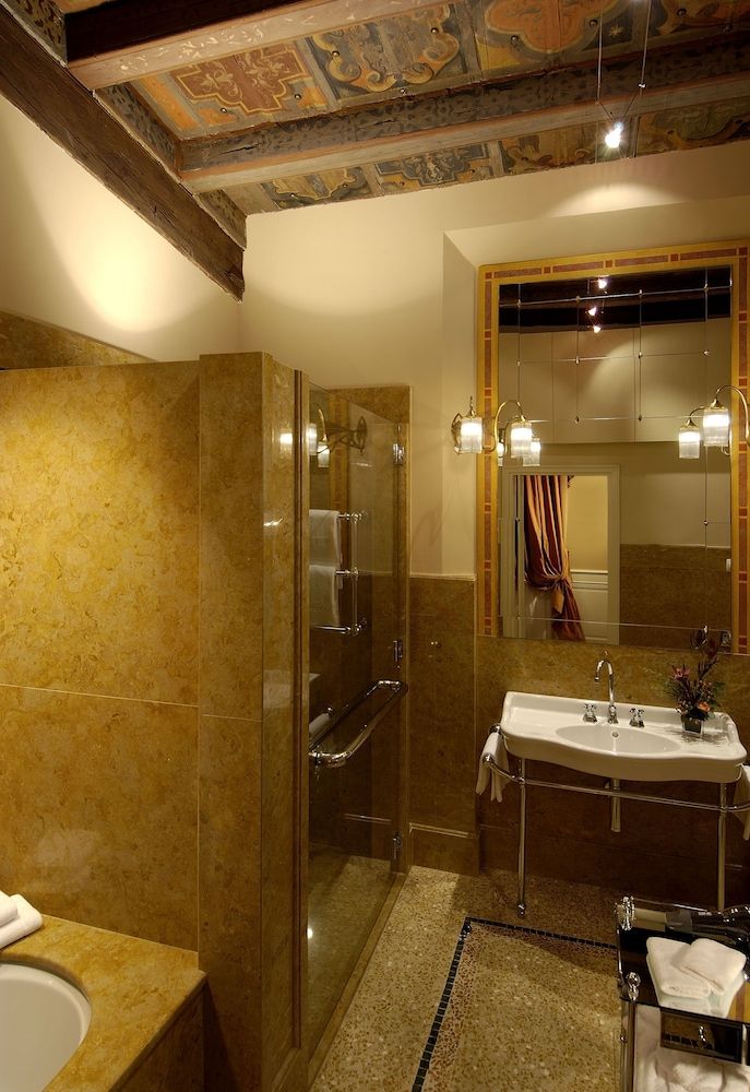 undefined Hotel Corona d'Oro 9