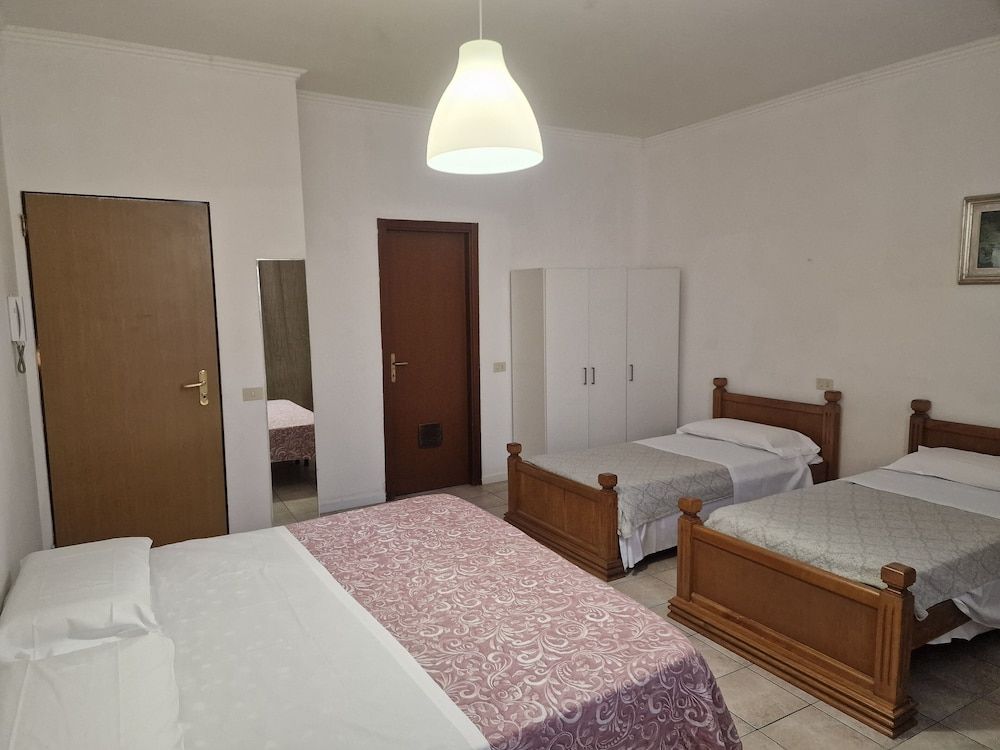 undefined Hotel Firenze 2000 4