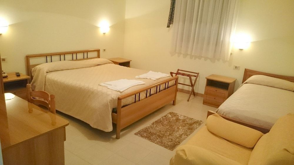 Cordial Hotel Single Room, Ensuite 4