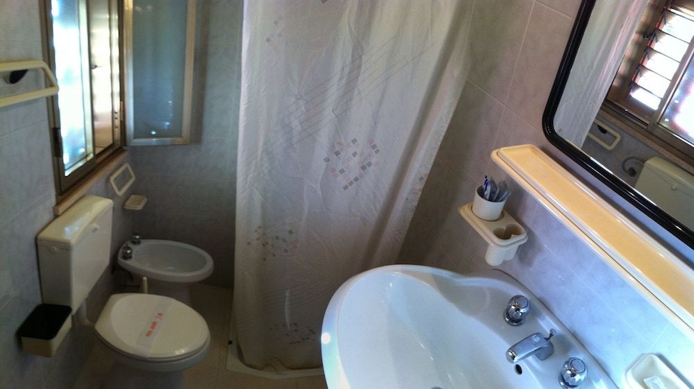 Cordial Hotel Single Room, Ensuite 6