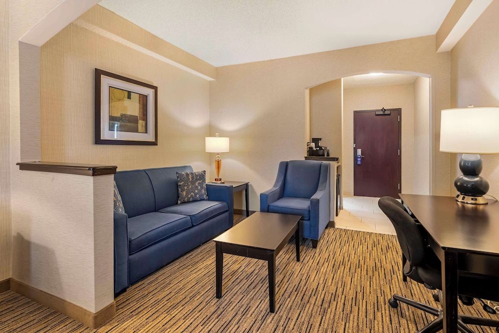 Best Western New Albany Suite, 1 King Bed, Non Smoking, Kitchenette (with Sofabed) 6