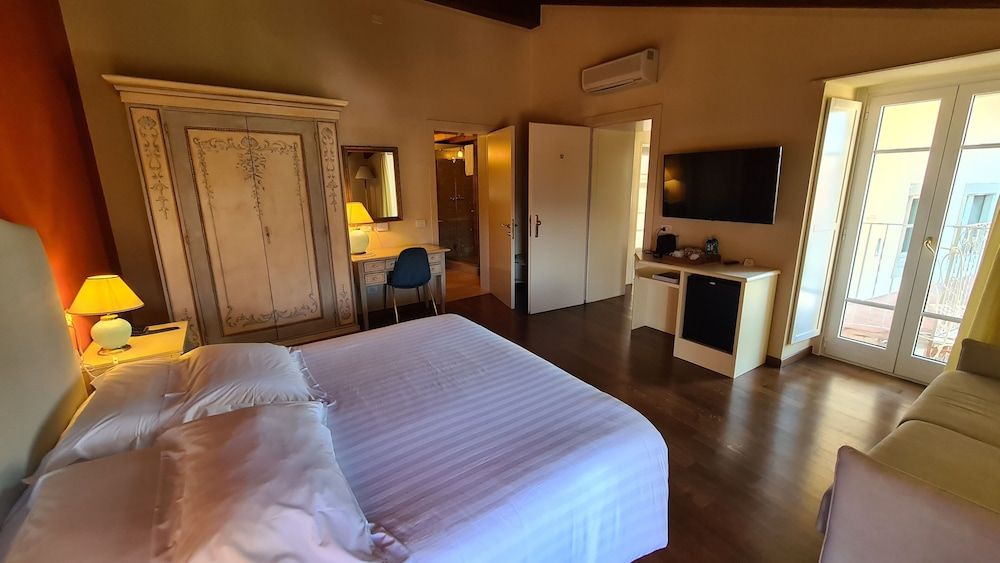 Hotel Piazza Vecchia Deluxe Double Room 2