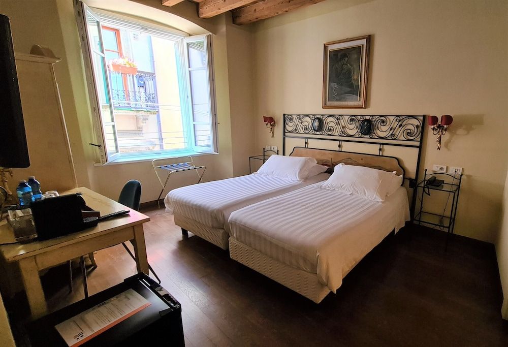 Hotel Piazza Vecchia Traditional Twin Room, Accessible, City View
