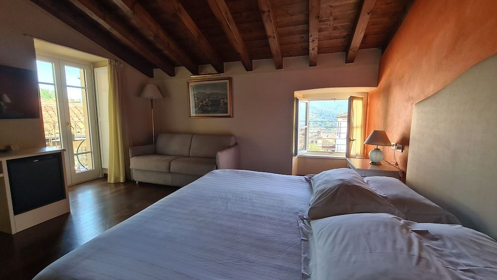 Hotel Piazza Vecchia Deluxe Double Room 3