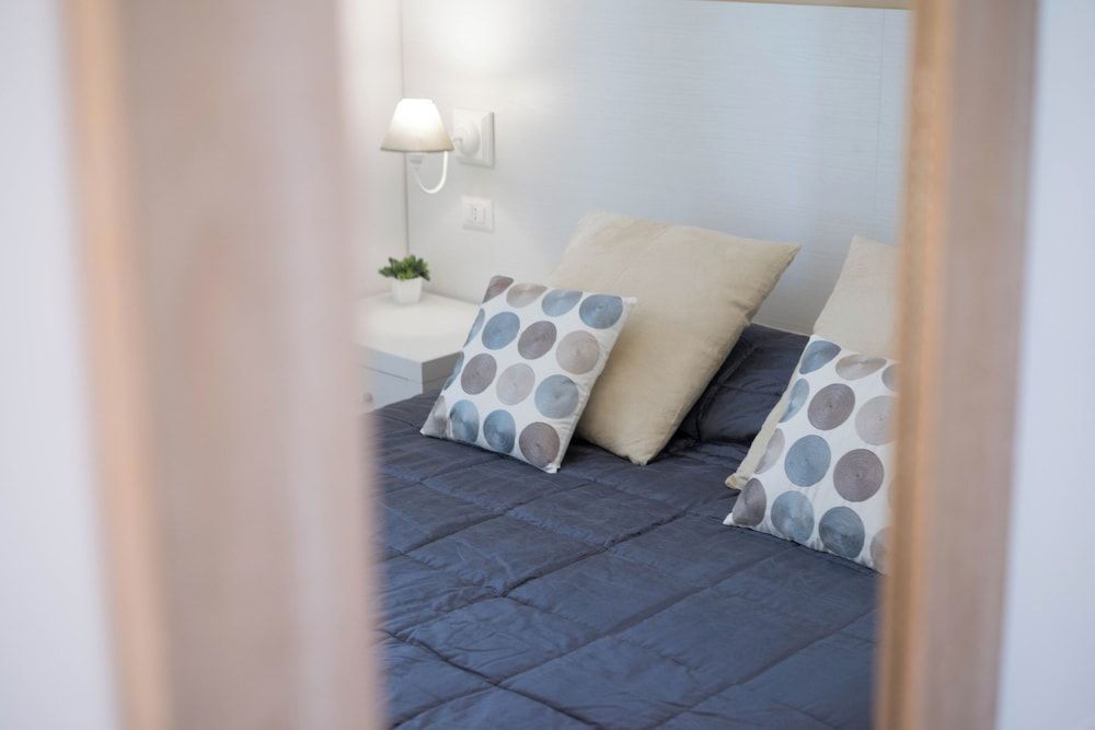 undefined Vantaggio Suites 10