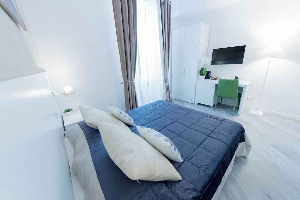 undefined Vantaggio Suites 9