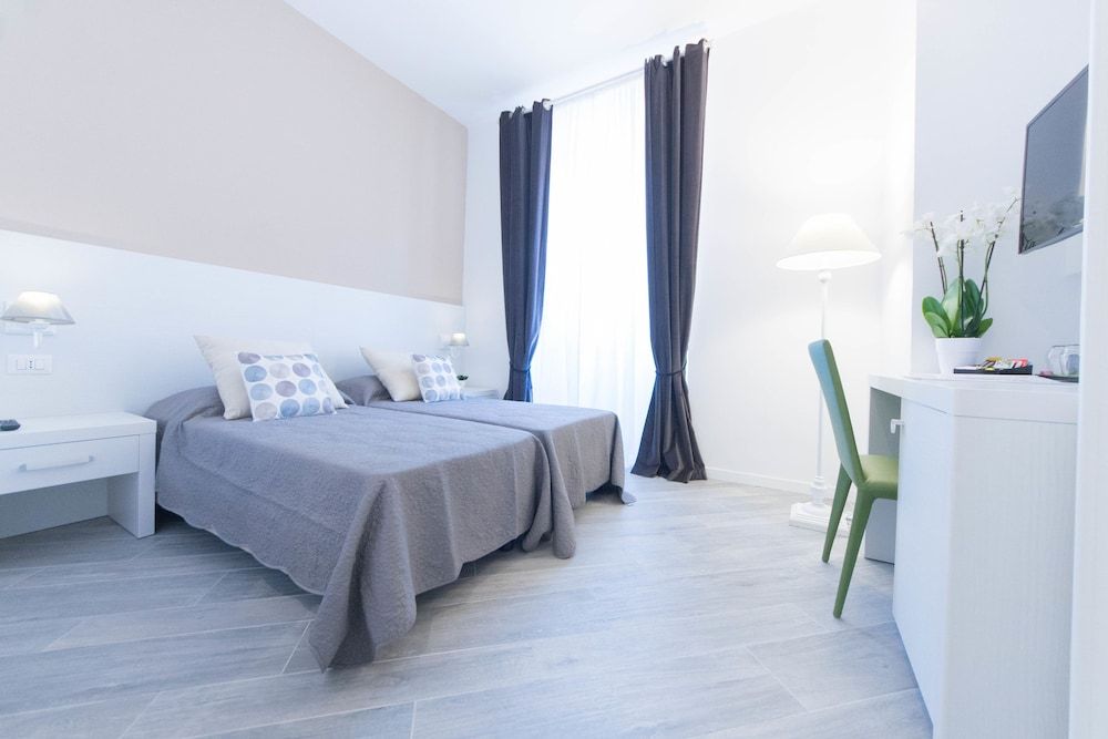 undefined Vantaggio Suites 4