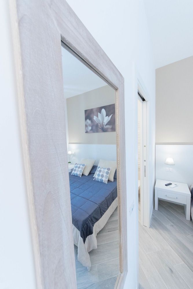 undefined Vantaggio Suites 5