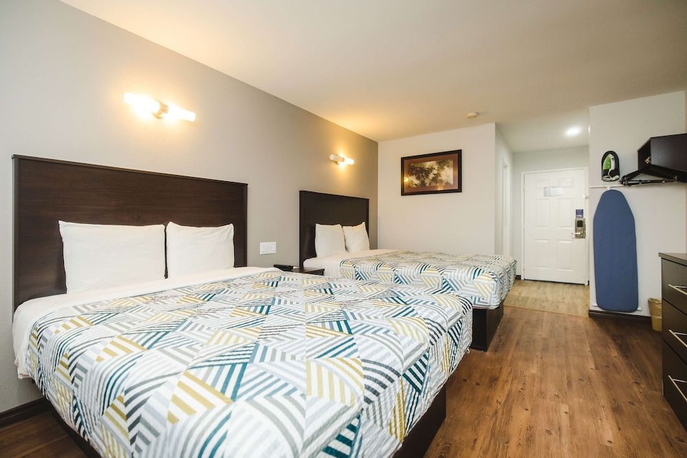 Studio 6 Channelview, TX – Baytown West Standard Room, 2 Queen Beds, Accessible, Non Smoking 3