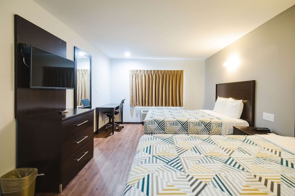 Studio 6 Channelview, TX – Baytown West Standard Room, 2 Queen Beds, Accessible, Non Smoking 4