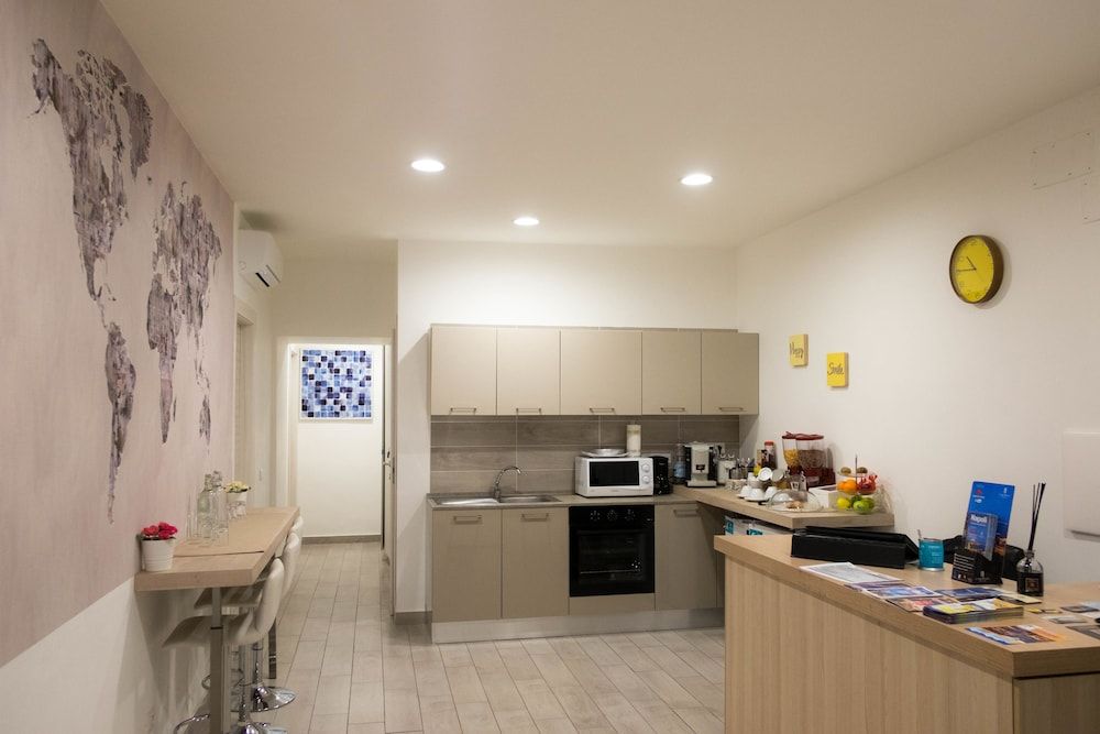 undefined 2Naples rooms 4