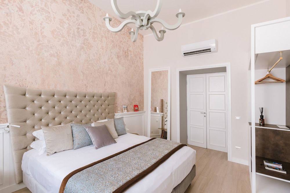 undefined Rhea Silvia Luxury Navona 3