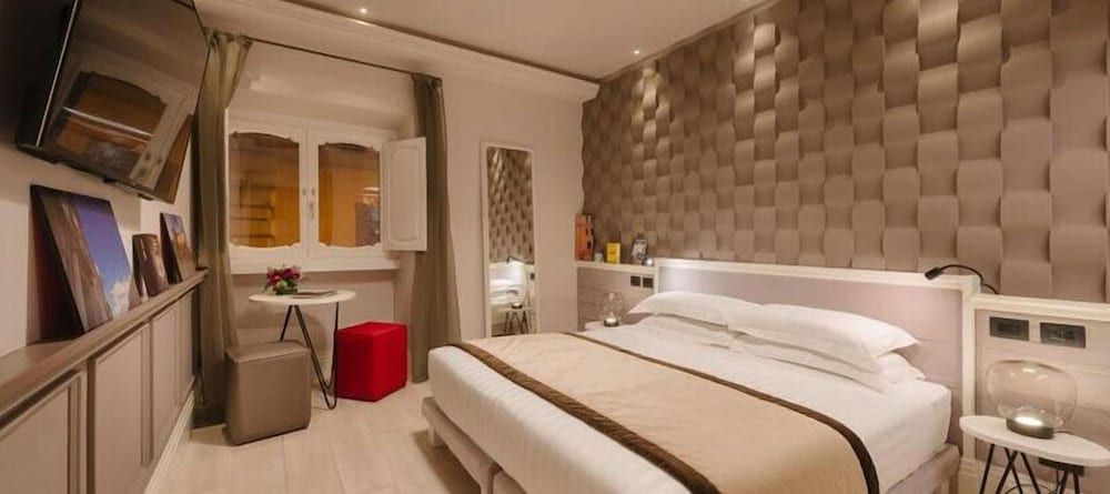 undefined Rhea Silvia Luxury Navona 5