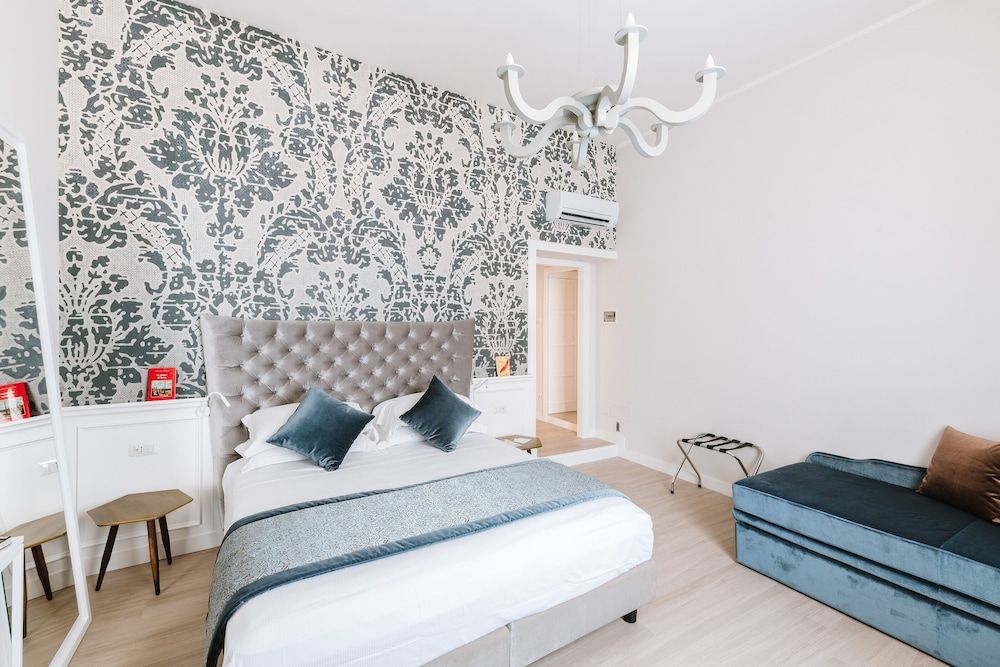 undefined Rhea Silvia Luxury Navona 2