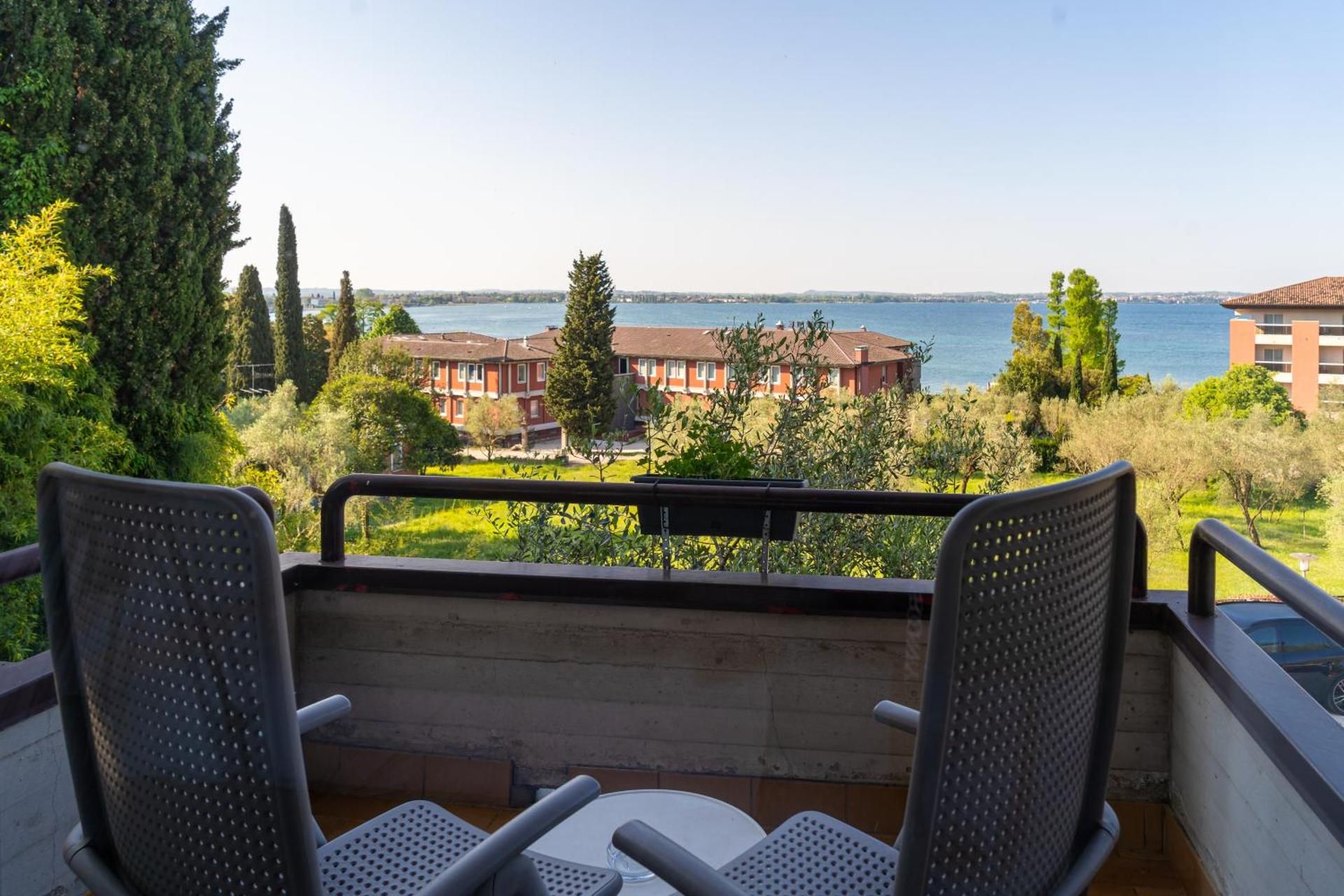 Double or Twin Room with Lake View