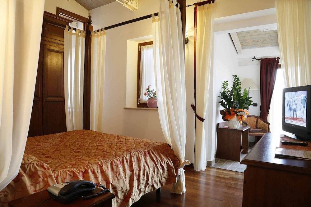 Colleverde Country House Beauty&Wellness Deluxe Suite, Jetted Tub 2