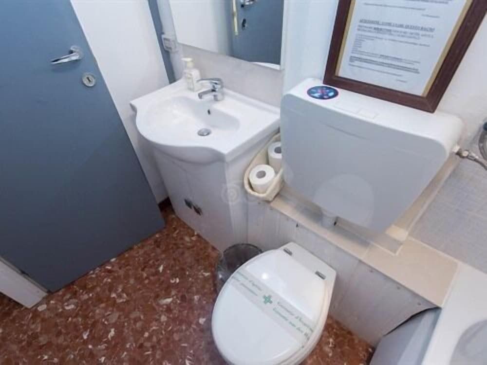 Le Fate Apartments Superior Double Room, Hot Tub, City View (Celio) 5