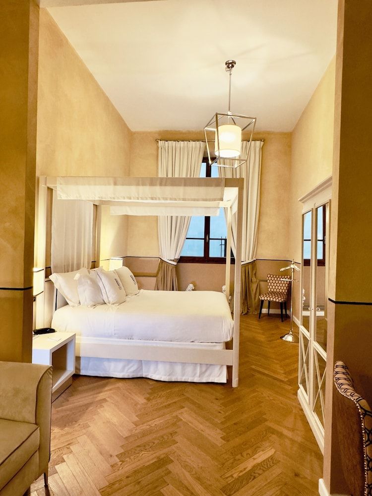 Relais Uffizi, Tailor made Hotel Deluxe Room 3
