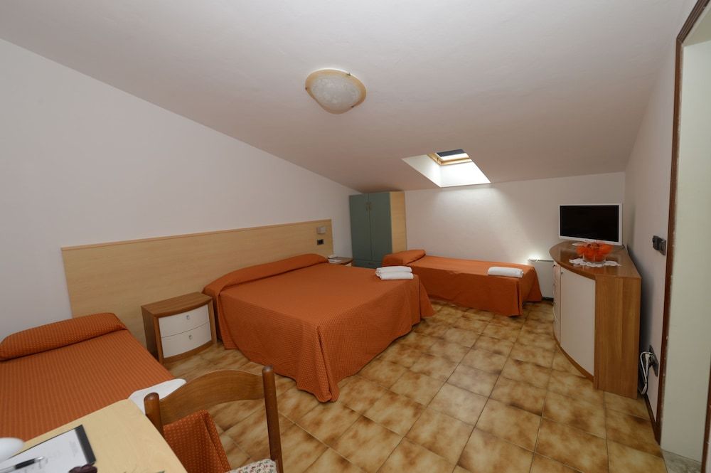 Hotel San Benedetto Quadruple Room (Mansarda) 3