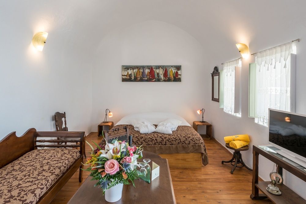 Senior Suite, Jetted Tub (Caldera View)