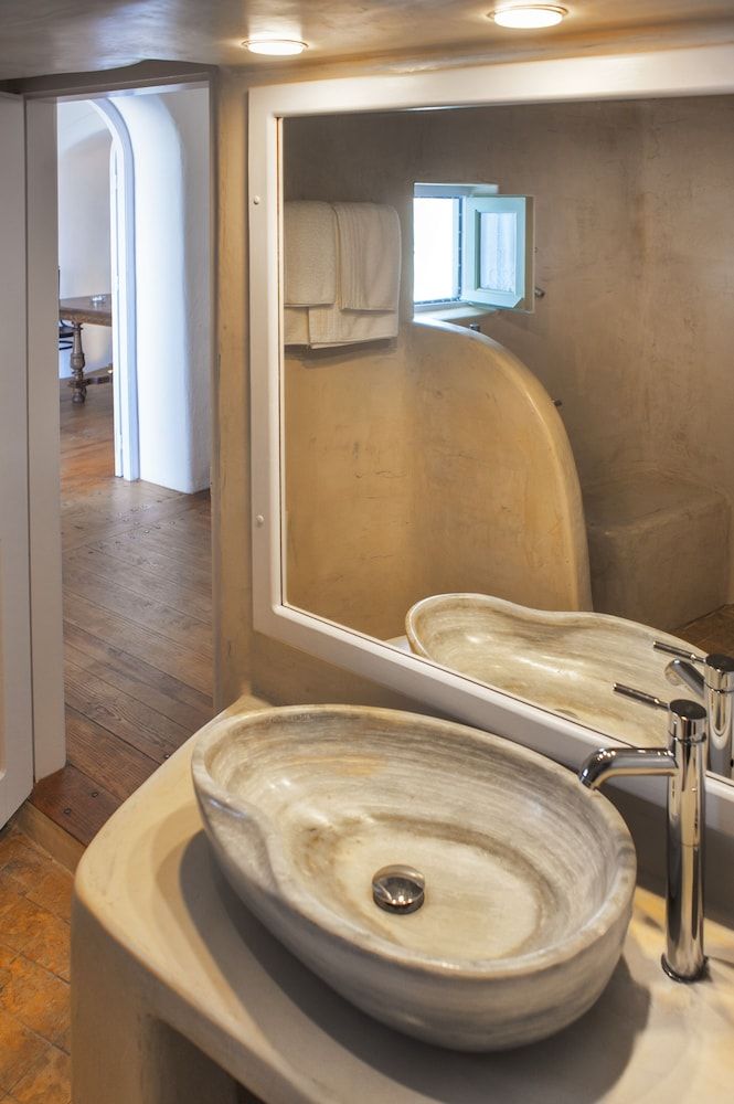 Fanari Villas Santorini Executive Suite, Jetted Tub (Caldera View) 7