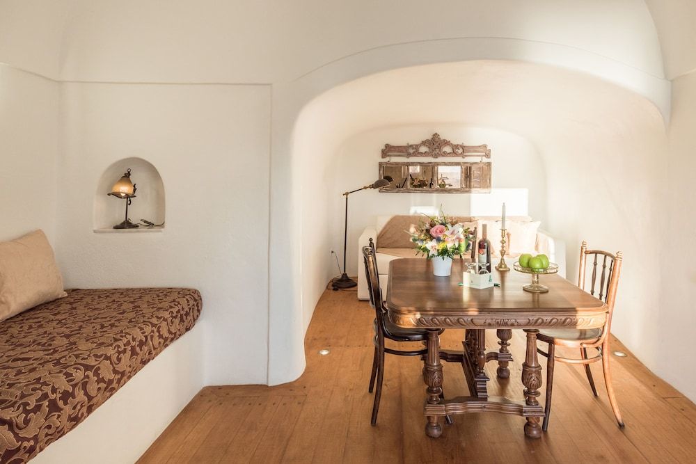 Fanari Villas Santorini Executive Suite, Jetted Tub (Caldera View) 11