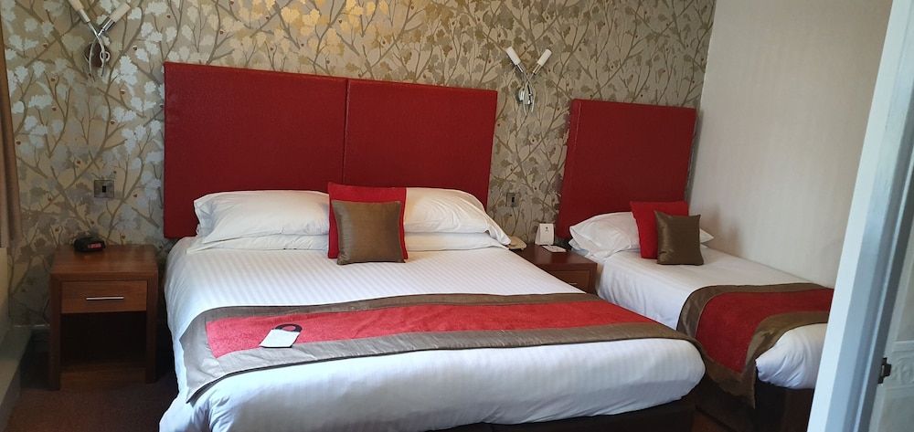 Oaklands Hall Hotel Sure Hotel Collection by Best Western Family Room, Multiple Beds, Non Smoking 3