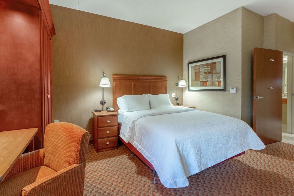 One Queen Bed, Non-Smoking, Accessible