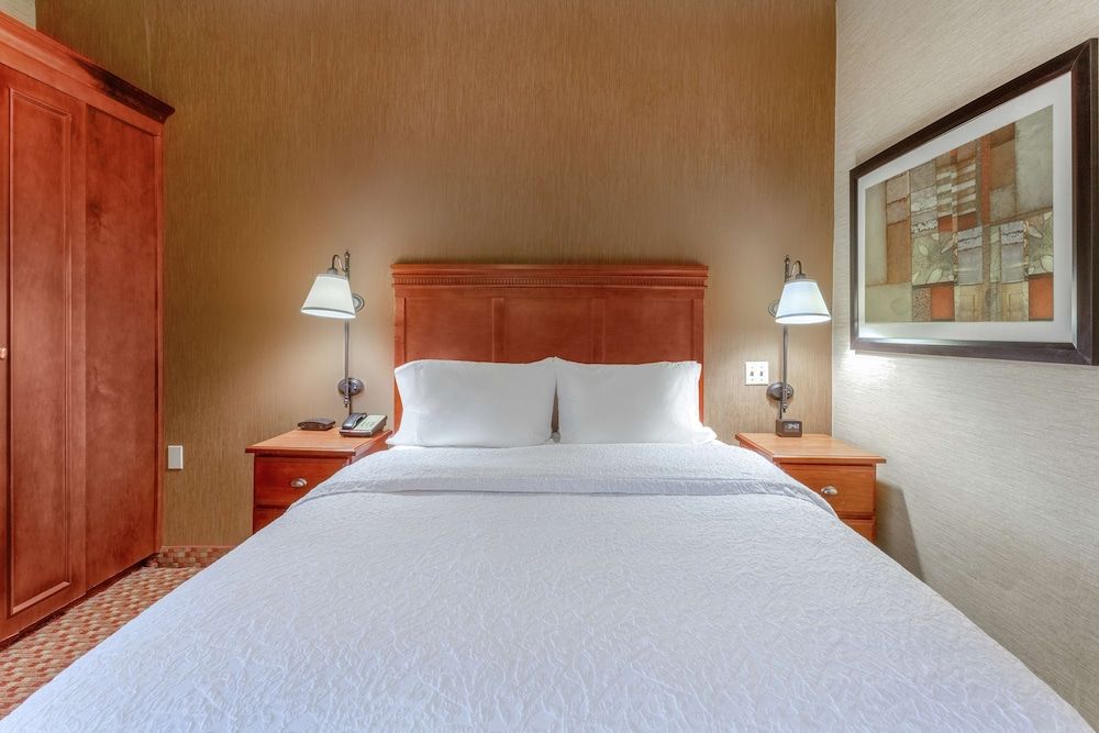 One Queen Bed, Non-Smoking, Accessible