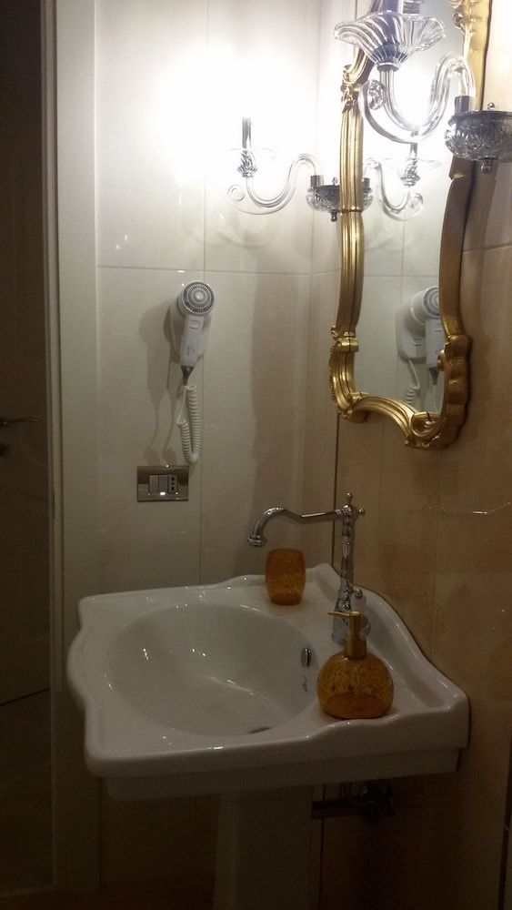 Daphnae House Deluxe Double Room (Psiche) 6