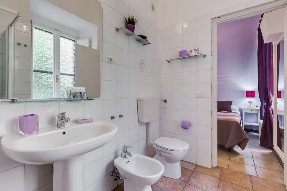 Allegra's House Double or Twin Room 14