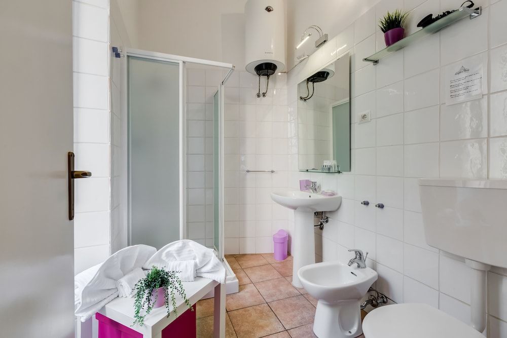 Allegra's House Double or Twin Room 16