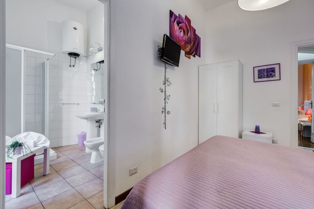 Allegra's House Double or Twin Room 10